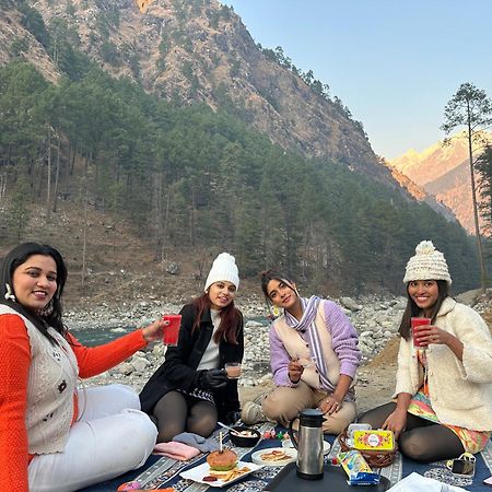 The Royal Orchard Kasol Hotel Екстериор снимка