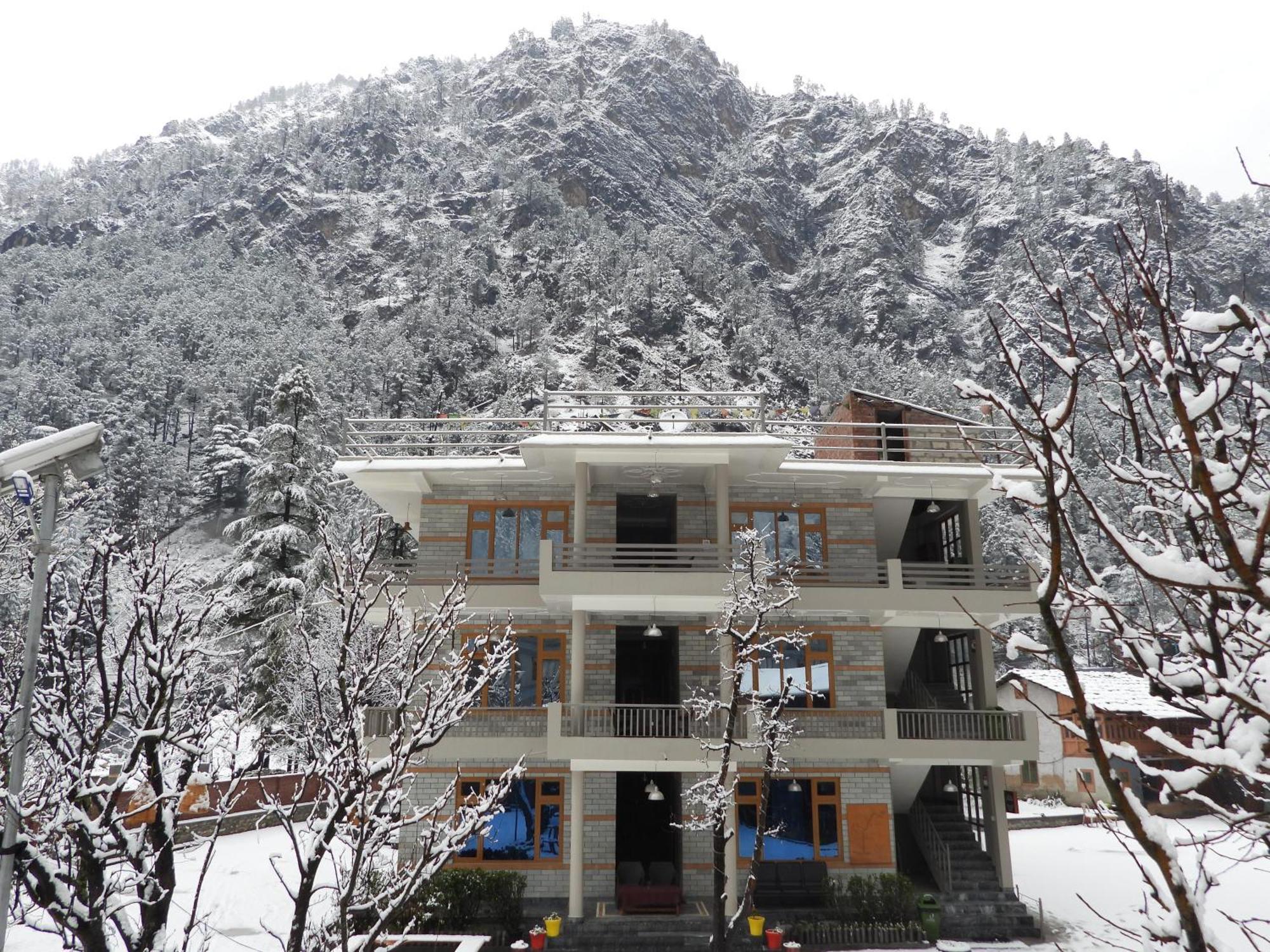 The Royal Orchard Kasol Hotel Екстериор снимка