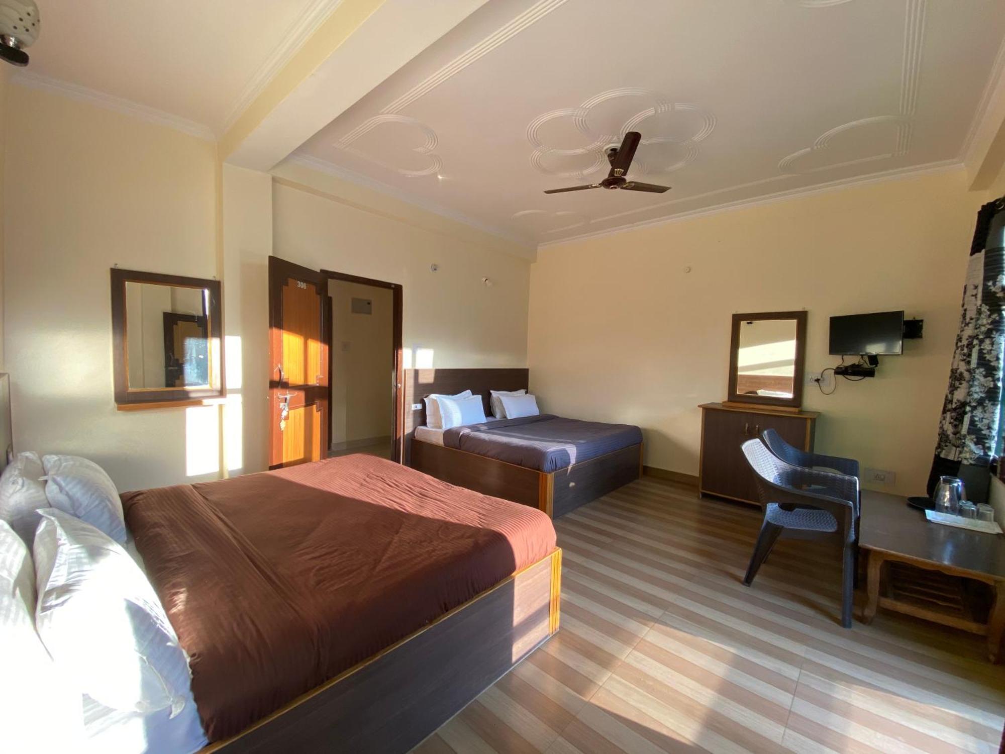 The Royal Orchard Kasol Hotel Екстериор снимка