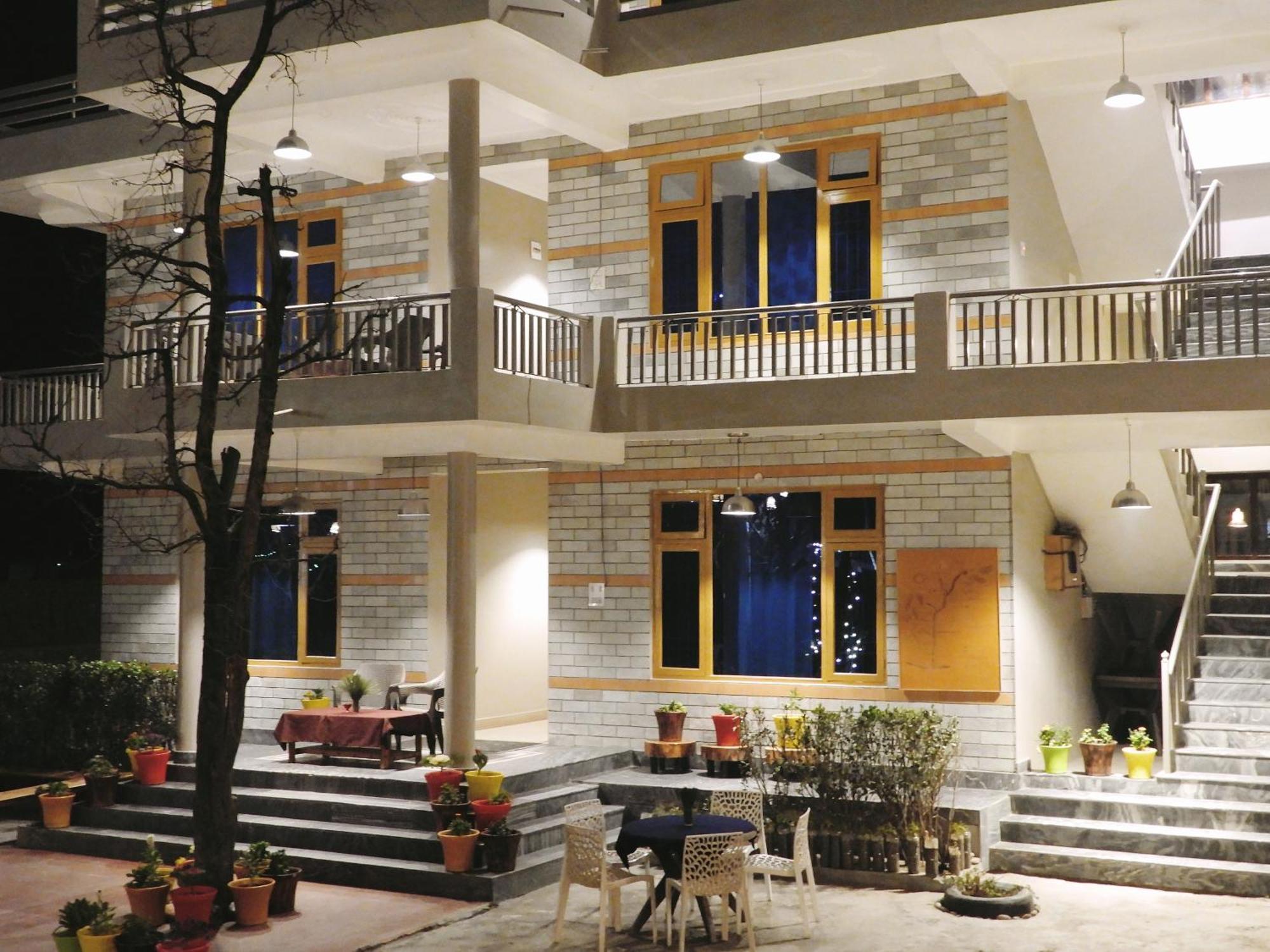 The Royal Orchard Kasol Hotel Екстериор снимка