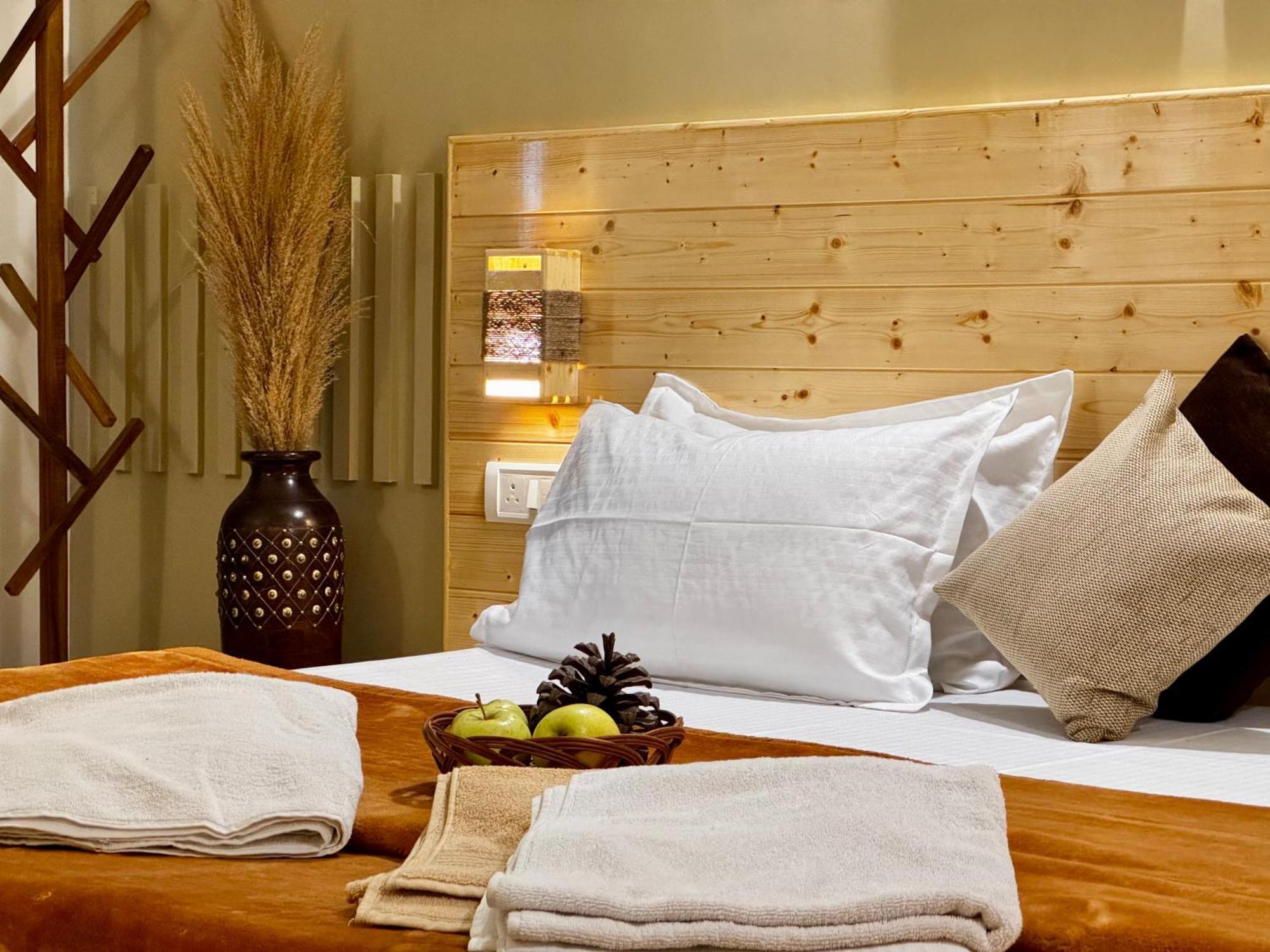 The Royal Orchard Kasol Hotel Екстериор снимка