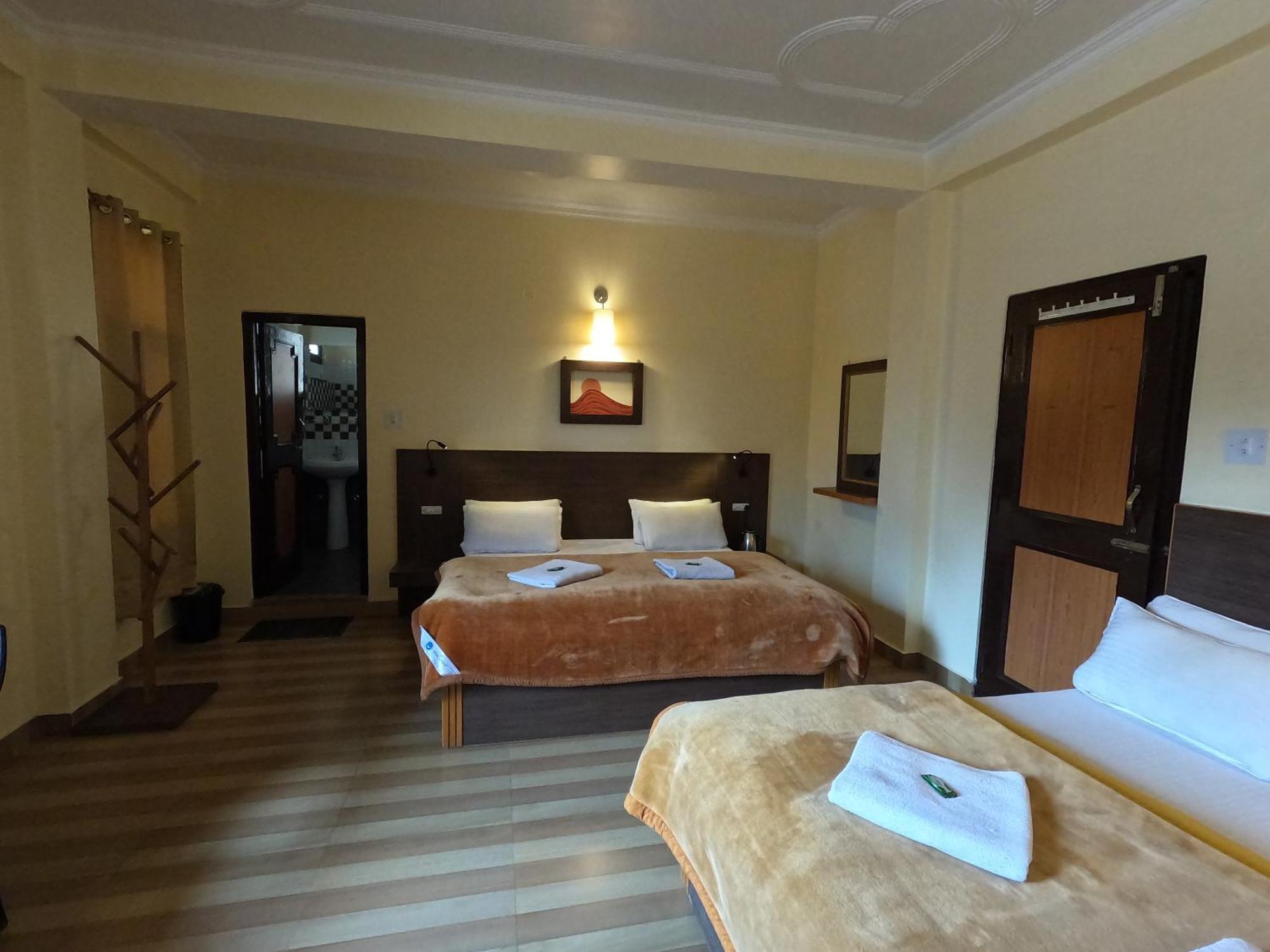 The Royal Orchard Kasol Hotel Екстериор снимка