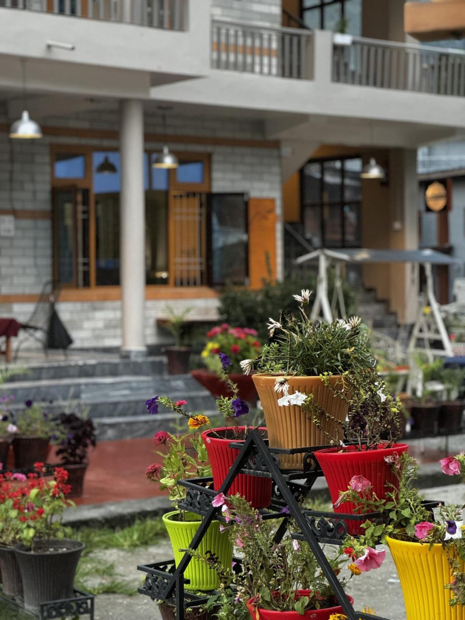 The Royal Orchard Kasol Hotel Екстериор снимка