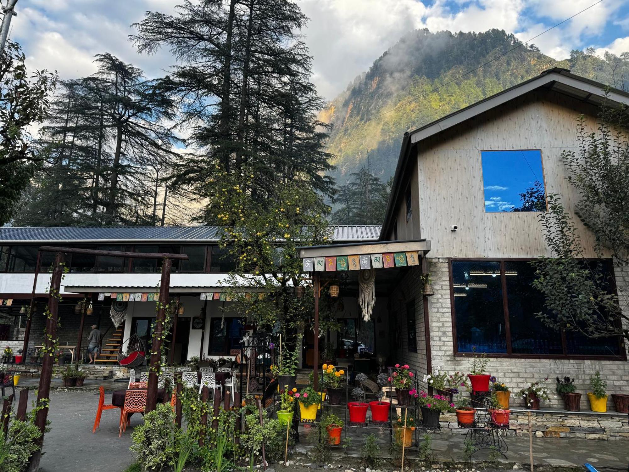 The Royal Orchard Kasol Hotel Екстериор снимка