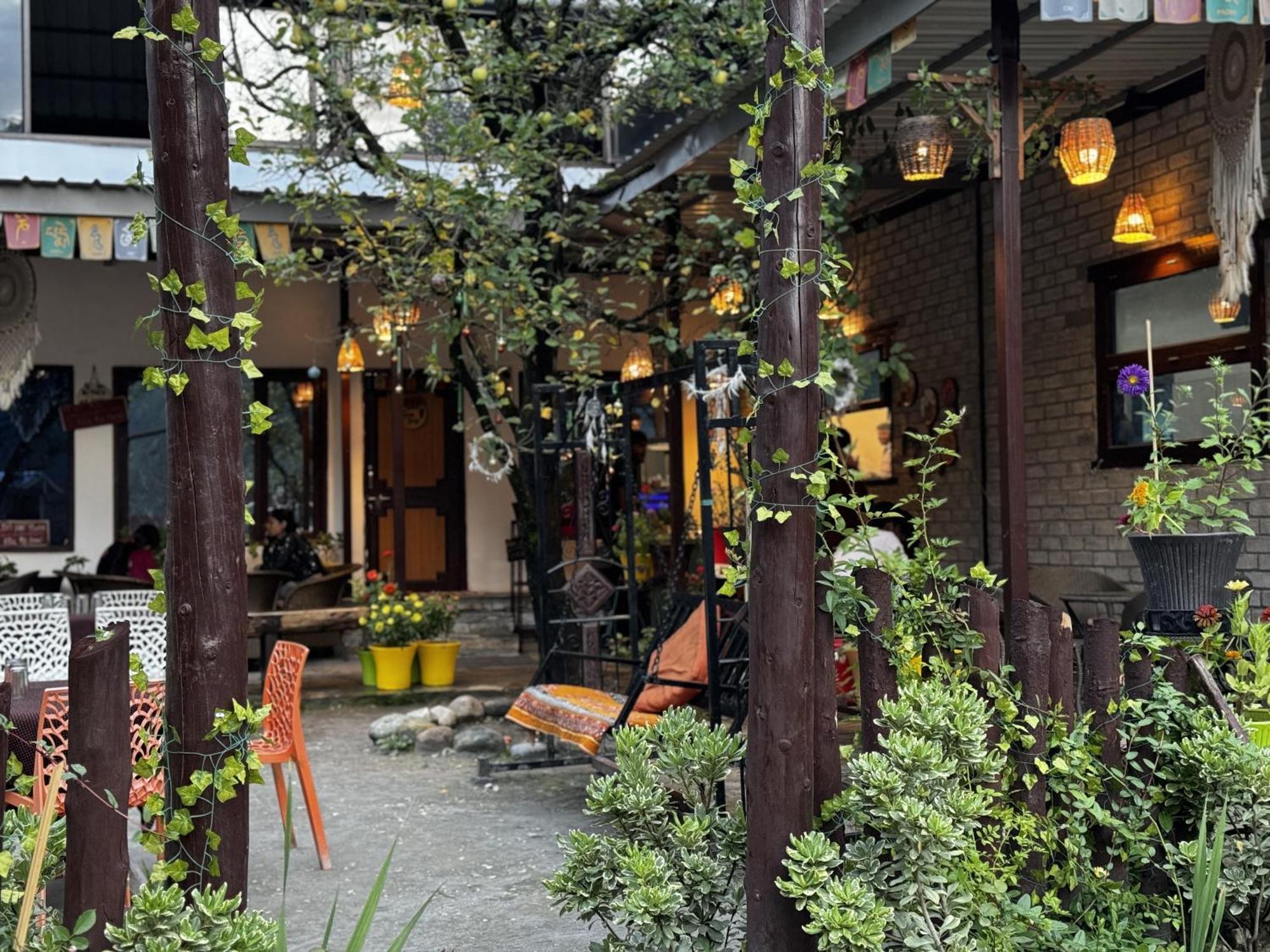 The Royal Orchard Kasol Hotel Екстериор снимка