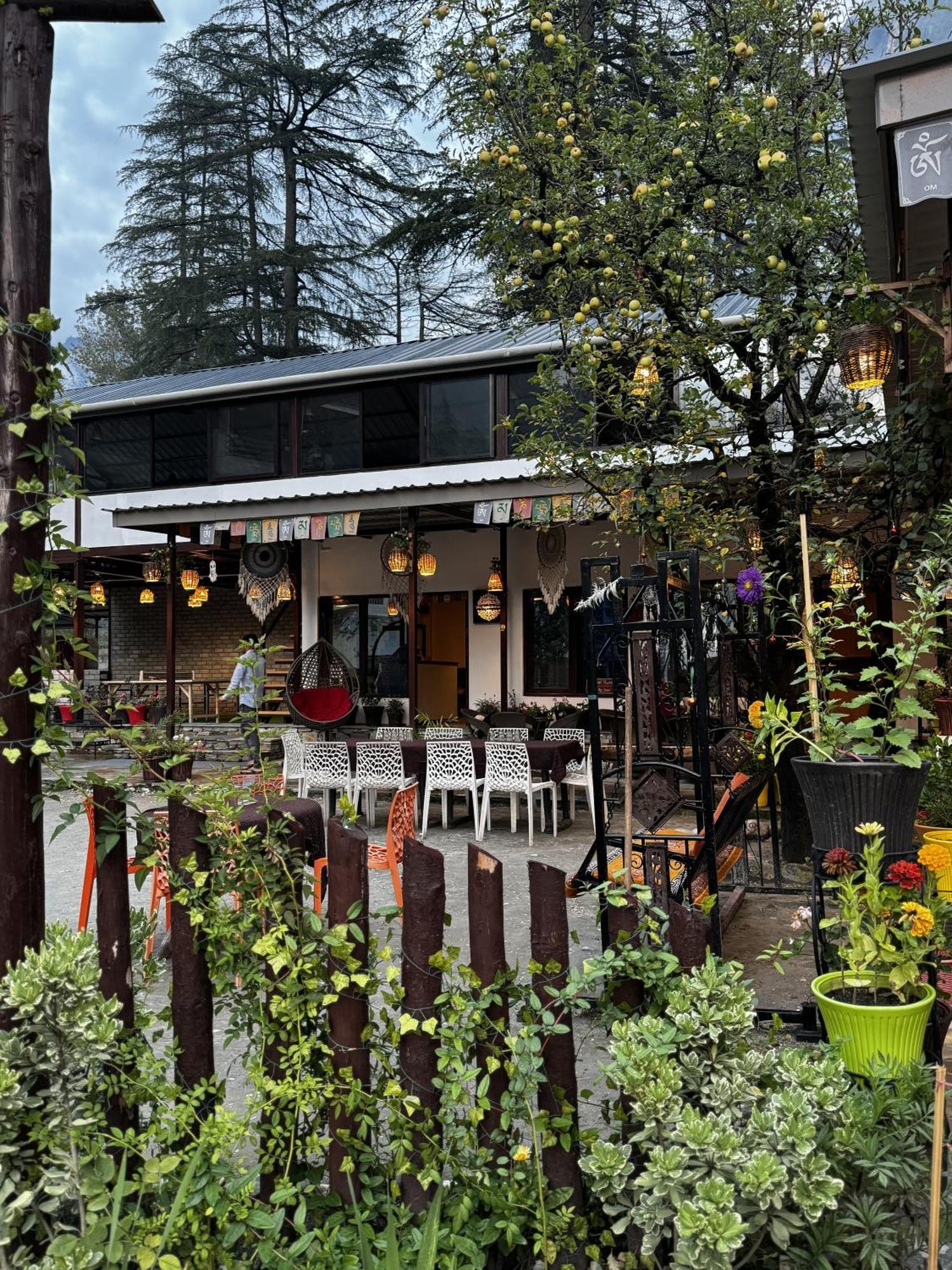 The Royal Orchard Kasol Hotel Екстериор снимка