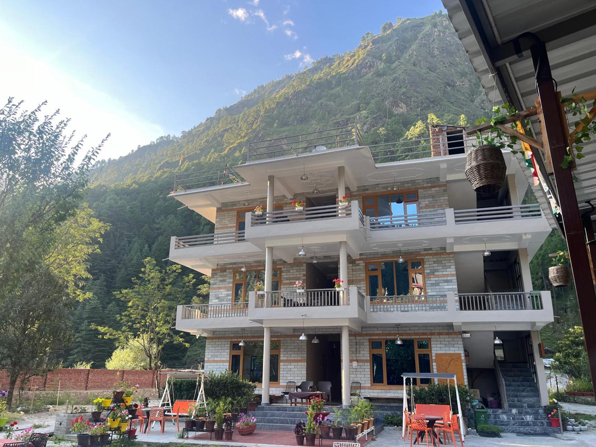 The Royal Orchard Kasol Hotel Екстериор снимка