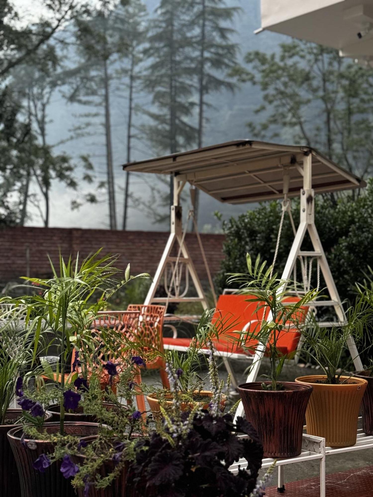 The Royal Orchard Kasol Hotel Екстериор снимка