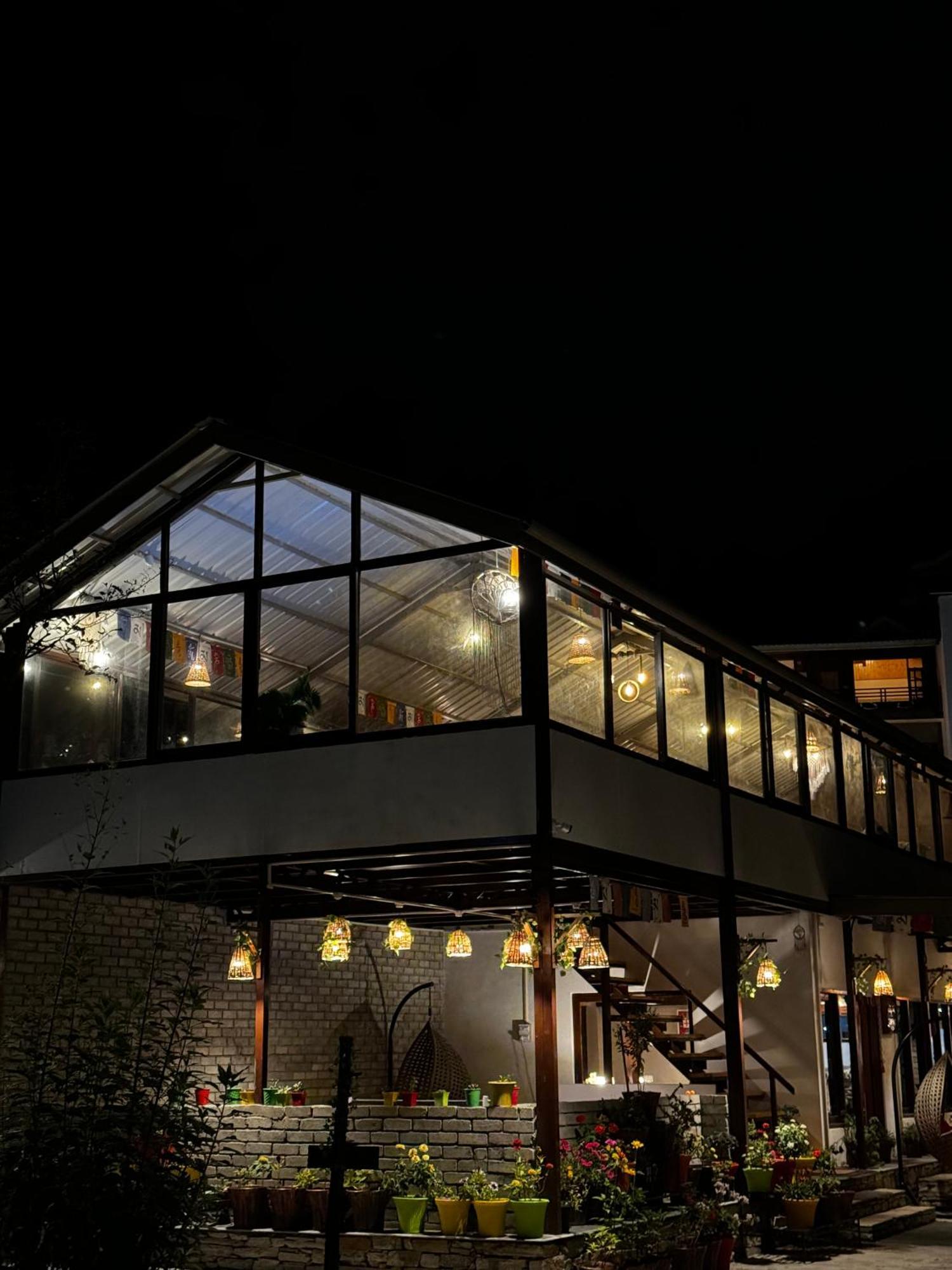 The Royal Orchard Kasol Hotel Екстериор снимка