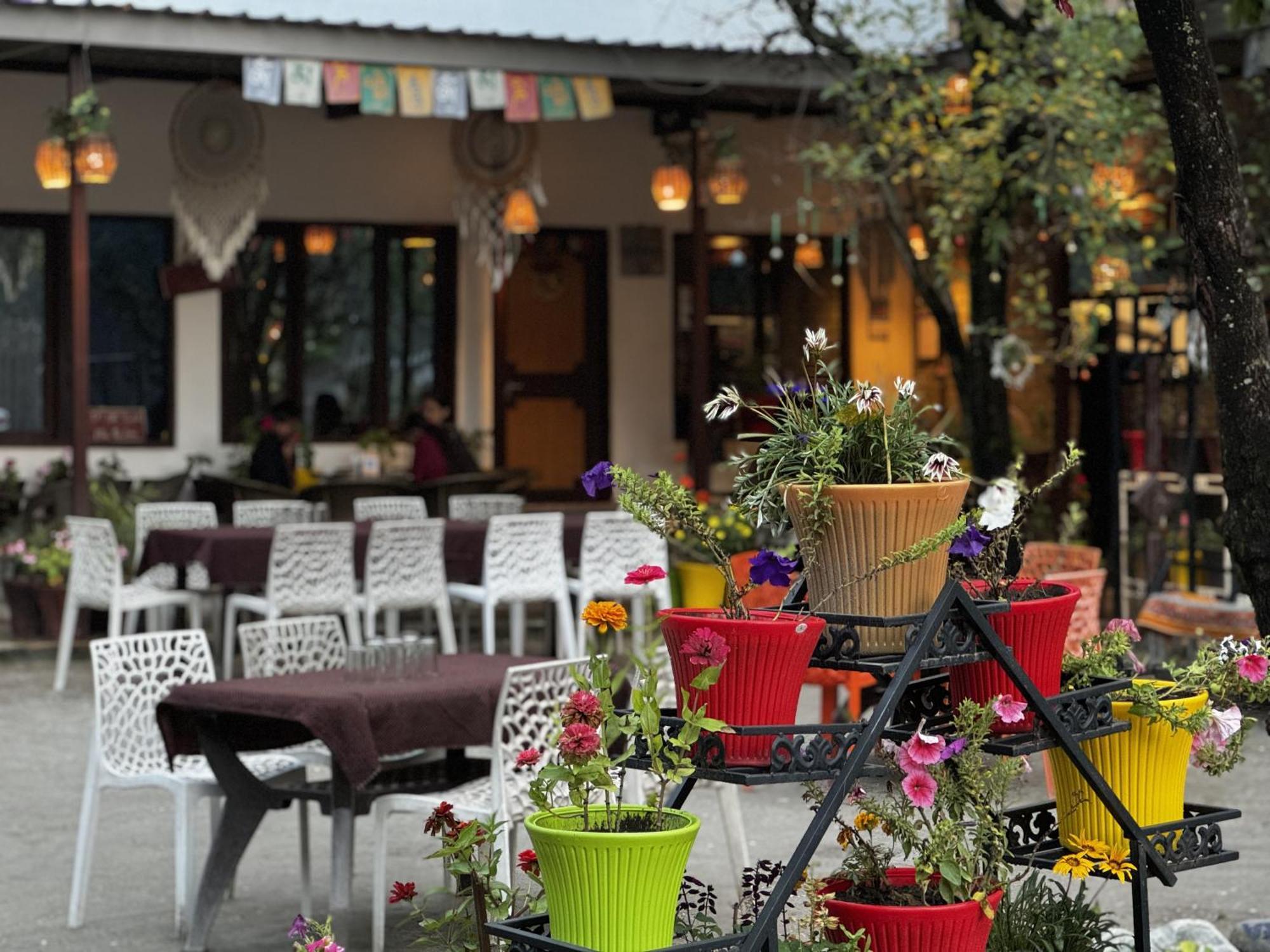 The Royal Orchard Kasol Hotel Екстериор снимка