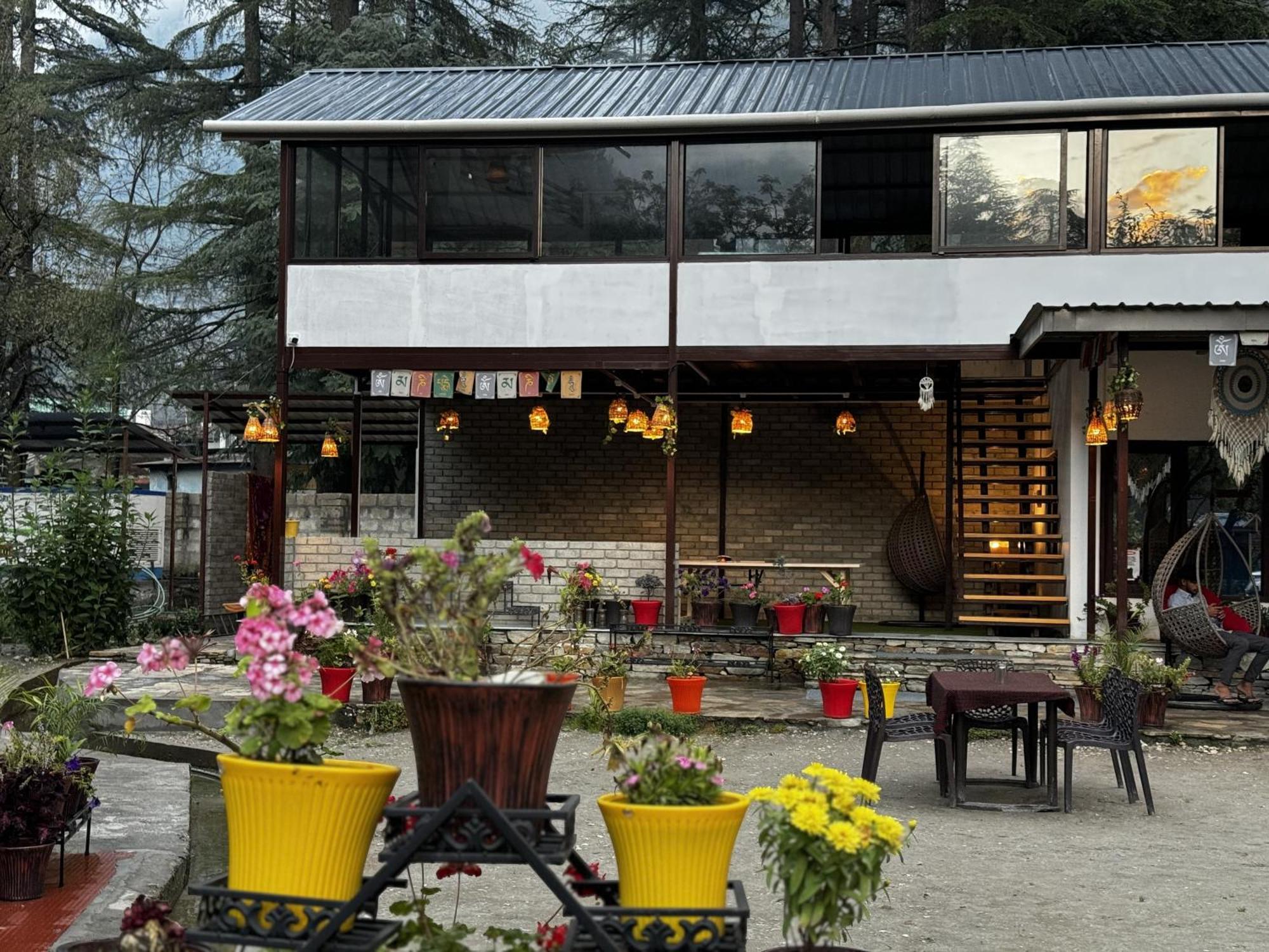 The Royal Orchard Kasol Hotel Екстериор снимка