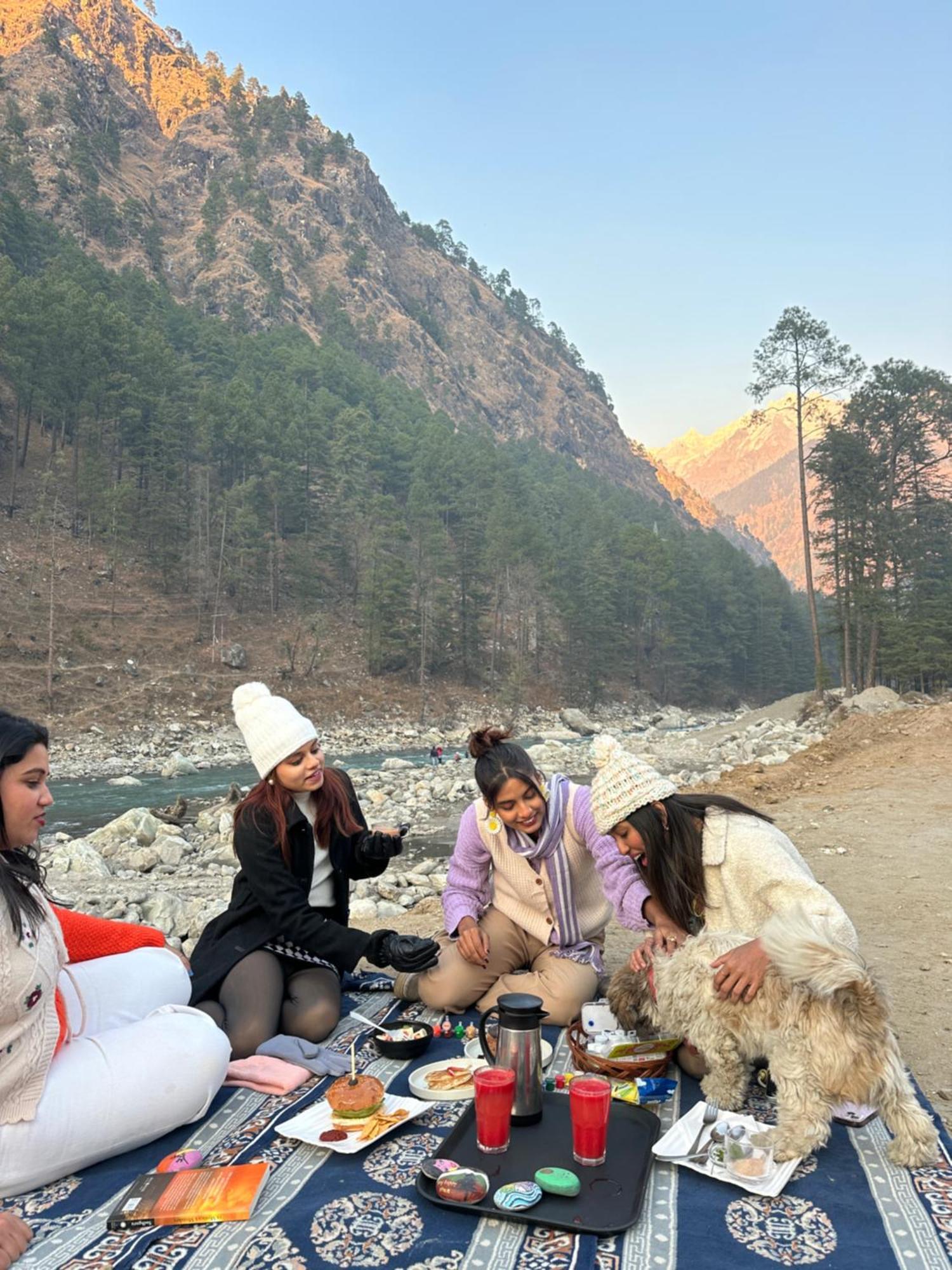 The Royal Orchard Kasol Hotel Екстериор снимка